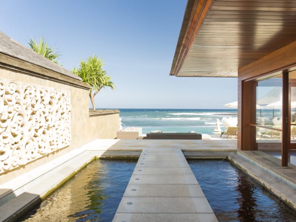 Villa Bayu Gita Beachfront - Pathway to deck